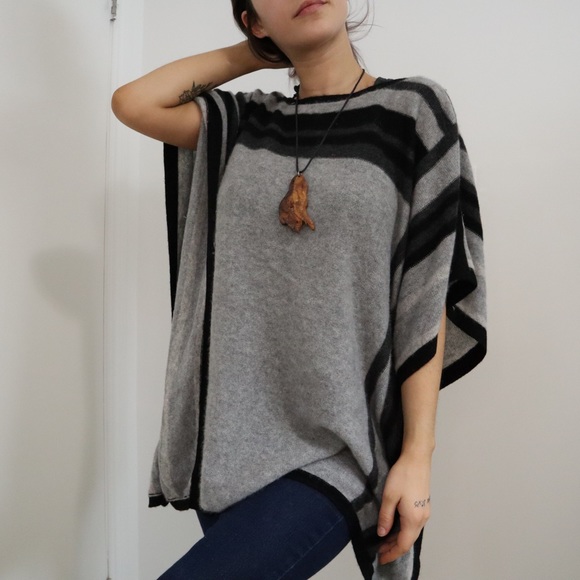 100% Cashmere Poncho Sweater - Picture 2 of 5